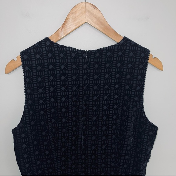 J. McLaughlin Shift Dress Women’s Size Small Black Velvet Velour Pattern - Picture 6 of 8